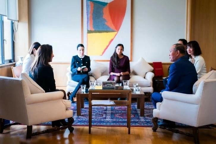 Rencontre entre l'ambassadeur du Vietnam au Chili, Pham Truong Giang, et la ministre chilienne par intérim des Affaires étrangères, Gloria de la Fuente, le 16 septembre à Santiago. Photo: Ambassade du Vietnam au Chili.