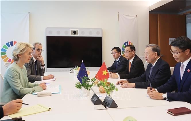 Le secrétaire général du Parti et président vietnamien To Lam et la présidente de la Commission européenne (CE) Ursula von der Leyen. Photo : VNA.