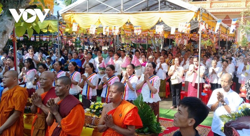 La fête de Kathina revêt une signification particulièrement importante dans la vie religieuse du peuple khmer. Photo: VOV.