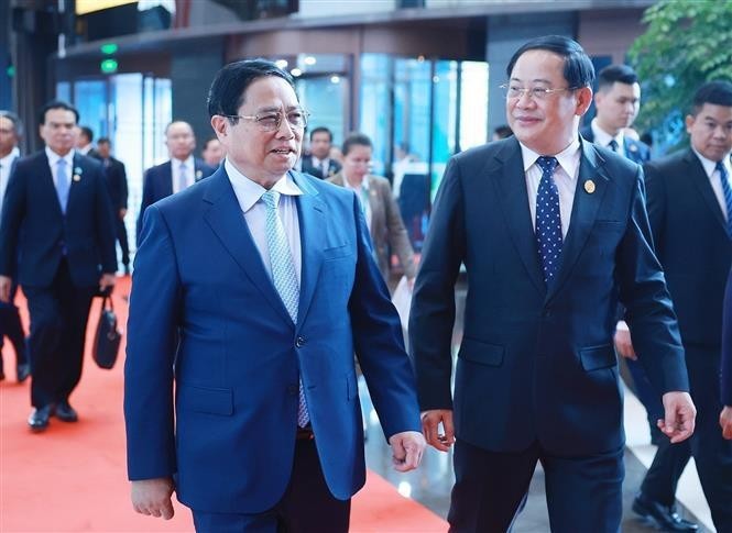 Le Premier ministre vietnamien Pham Minh Chinh (à gauche) et son homologue lao Sonexay Siphandone, le 6 novembre à Kunming, dans la province chinoise du Yunnan. Photo : VNA.