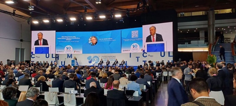 Le secrétaire général António Guterres prononce un discours lors de la réunion ministérielle de haut niveau du Groupe des amis de l’Alliance des civilisations des Nations unies, à Cascais, au Portugal. Photo : ONU.