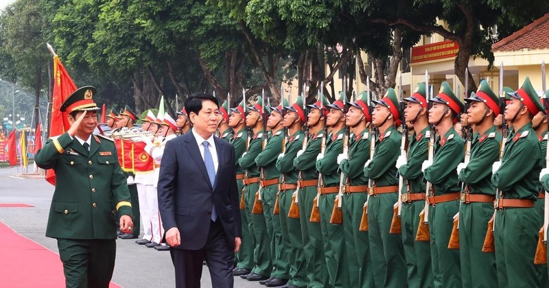 Le président Luong Cuong rend visite au Corps d’armée 12. Photo : VNA.