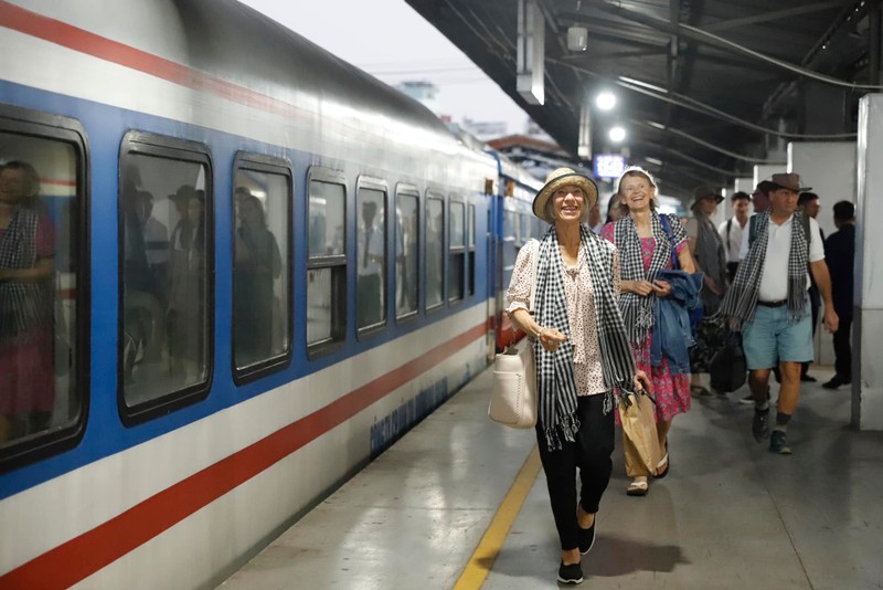 Le train touristique Sjourney, qui part de la gare de Saigon (dans le 3e arrondissement de Hô Chi Minh-Ville), entend devenir un nouveau symbole du tourisme haut de gamme au Vietnam. Photo : vnexpress. 