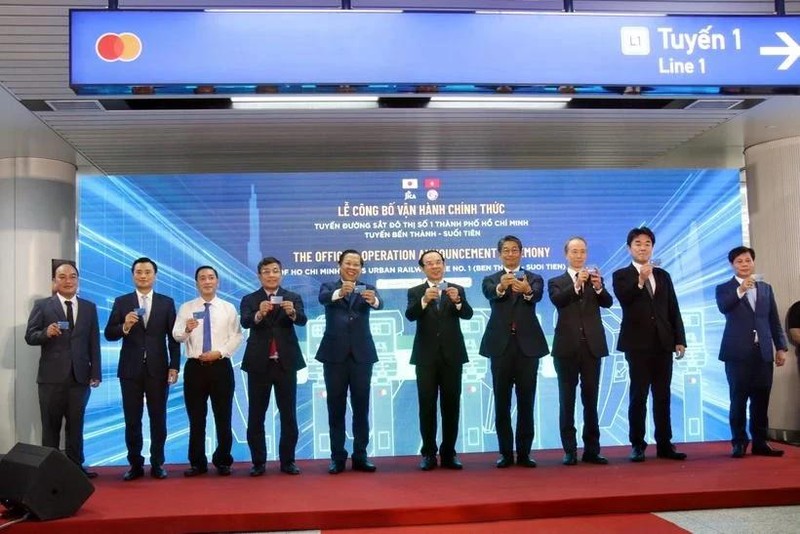 Les délégués lors de la cérémonie d’inauguration de la première ligne de métro de Hô Chi Minh-Ville. Photo : VNA.