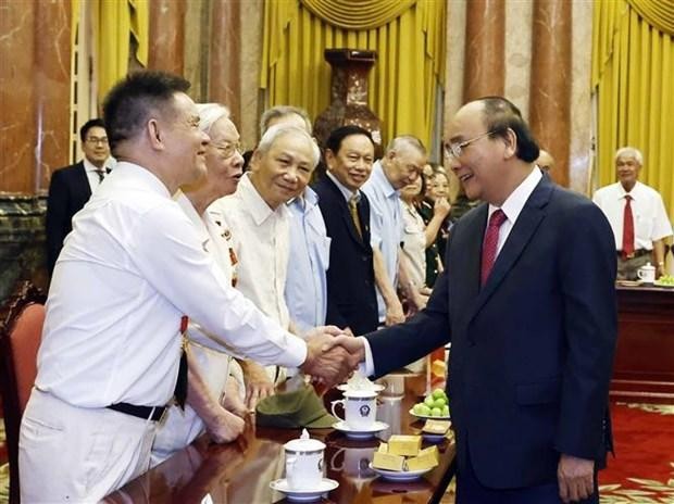Le Président Nguyên Xuân Phuc (à droite) lors de la rencontre. Photo: VNA 
