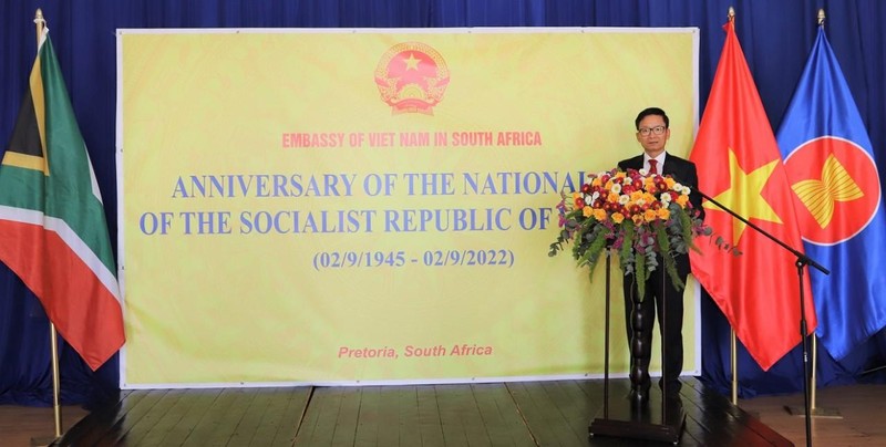 L’ambassadeur vietnamien Hoang Van Loi prend la parole lors de la cérémonie. Photo : baoquocte,
