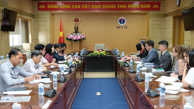 Réunion entre la ministre par intérim de la Santé, Dào Hông Lan, et le directeur national du CDC des États-Unis, Eric Dziuban. Photo : suckhoedoisong.vn