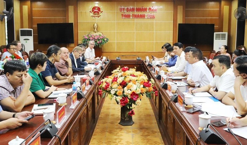 Séance de travail entre la délégation de l'AFD et les autorités provinciales de Thanh Hoa. Photo : thoidai.com.vn