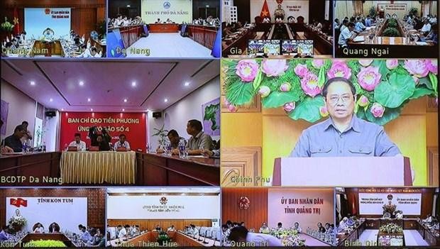 Le Premier ministre Pham Minh Chinh préside une réunion virtuelle pour évaluer la situation et les dégâts après le passage du typhon Noru. Photo : VNA.