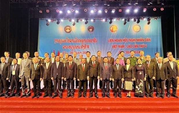 Des délégués à la cérémonie d'ouverture du 5e Festival de l’amitié entre les peuples Vietnam-Laos. Photo: VNA