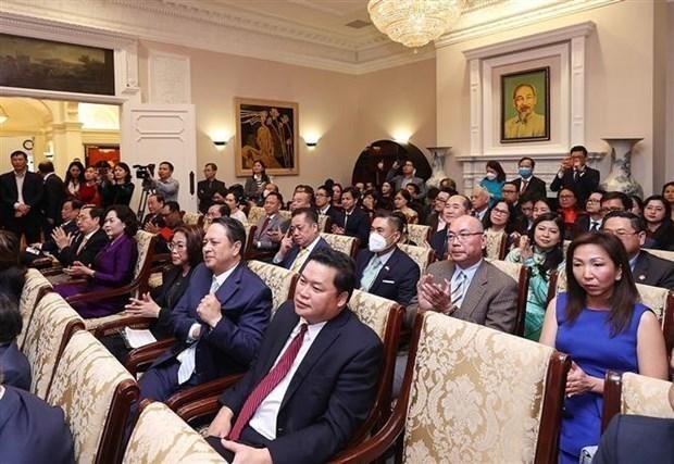 Des représentants de la communauté des Vietnamiens aux États-Unis rencontrent le Premier ministre Pham Minh Chinh en mai 2022. Photo : VNA.