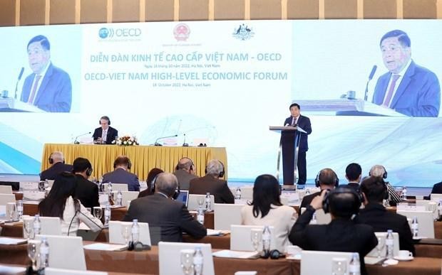 Le ministre du Plan et de l’Investissement Nguyên Chi Dung s'exprime en ouverture du forum. Photo : VNA.