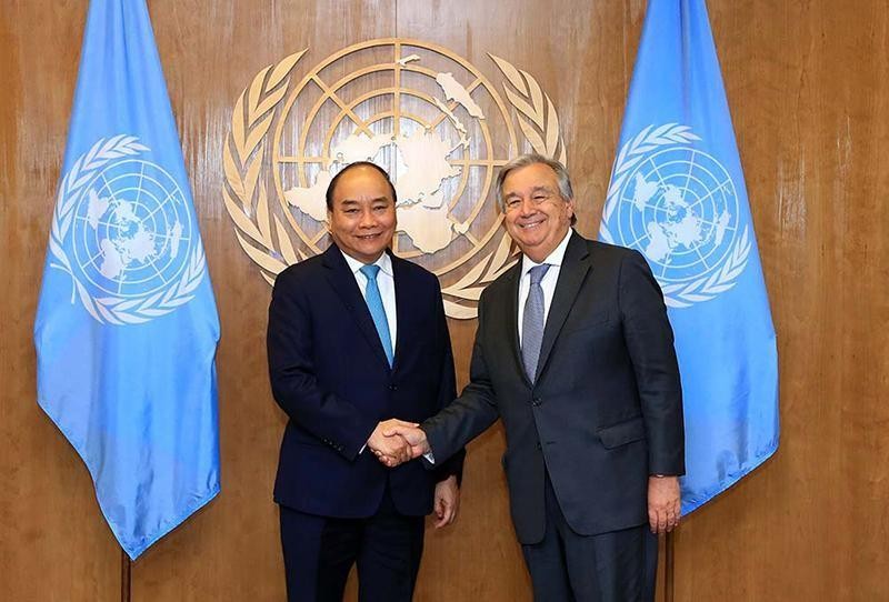 Le Président Nguyên Xuân Phuc (alors Premier ministre) et le Secrétaire général de l'ONU, António Guterres, en 2018. Photo : VGP. 