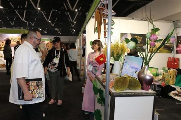 Des visiteurs au pavillon vietnamien lors du salon Foodservice Sydney 2022.
