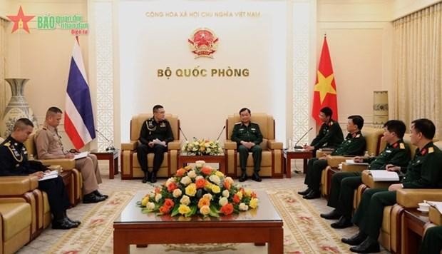Rencontre avec les attachés militaires thaïlandais, le 27 octobre à Hanoï. Photo : QDND.