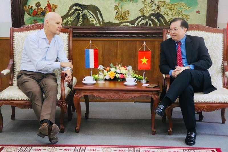 Le vice-ministre vietnamien de la Culture, des Sports et du Tourisme, Ta Quang Dông, et l’ambassadeur des Pays-Bas au Vietnam, Kees Van Baar. Photo : bvhttdl.gov.vn