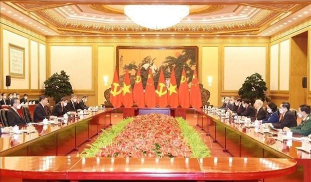 Panorama de l’entretien entre le Secrétaire général du Comité central du PCV, Nguyên Phu Trong, et le Secrétaire général du Comité central du Parti communiste chinois et Président chinois, Xi Jinping. Photo : VNA.