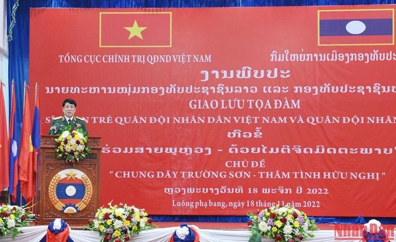 Le général Luong Cuong, chef du Département général de la politique de l’Armée populaire du Vietnam lors de l’événement à Luang Prabang, le 18 novembre. Photo : VNA.