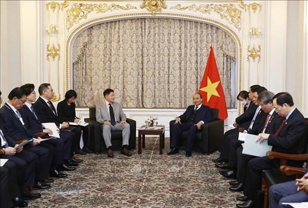 Le Président Nguyên Xuân Phuc (à droite) rencontre le président du groupe Hyosung, Cho Hyun Joon. Photo : VNA.