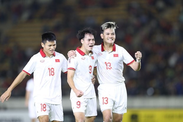 L'équipe nationale de football du Vietnam finit l'année 2022 avec la 96e position mondiale. Photo : thanhnien.vn