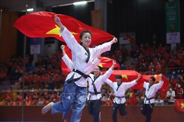 Des membres de l'équipe vietnamienne de taekwondo se réjouissent de la médaille d'or remportée le 16 mai 2022. Photo : VNA.