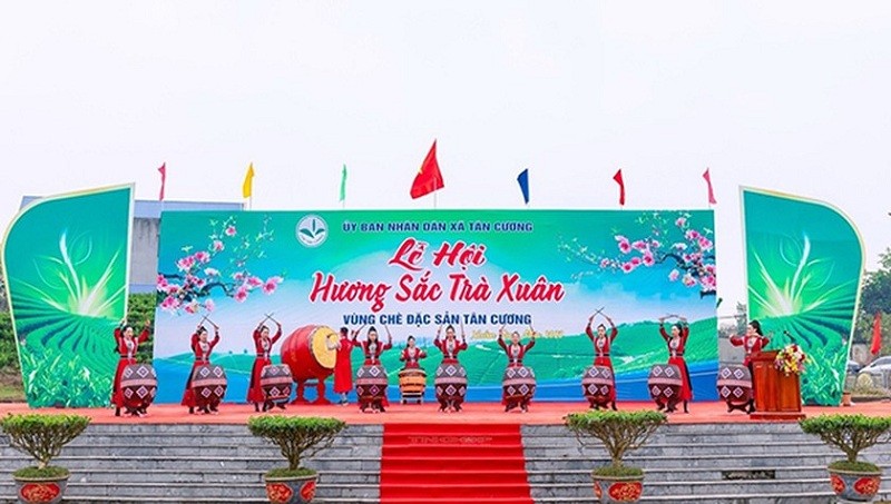 Cérémonie d'ouverture du festival « Saveur de thé de printemps — spécialité de thé de Tân Cuong ». Photo : asxh.com.vn