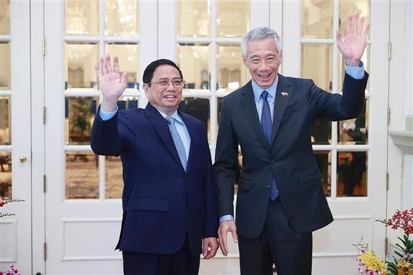 La visite du Premier ministre Pham Minh Chinh et son homologue singapourien Lee Hsien Loong. Photo : VNA.