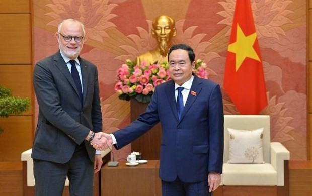 Le Vice-Président permanent de l'Assemblée nationale du Vietnam, Trân Thanh Mân (à droite) et l'ancien Premier ministre français Édouard Philippe, également maire du Havre. Photo : VNA.
