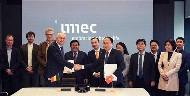 Signature du protocole d’accord de coopération etre le NIC et l'IMEC. Photo : VNA.