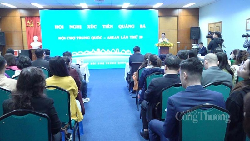 Un grand nombre d’entreprises vietnamiennes ont participé à la conférence pour présenter CAEXPO 2023. Photo : VNA.