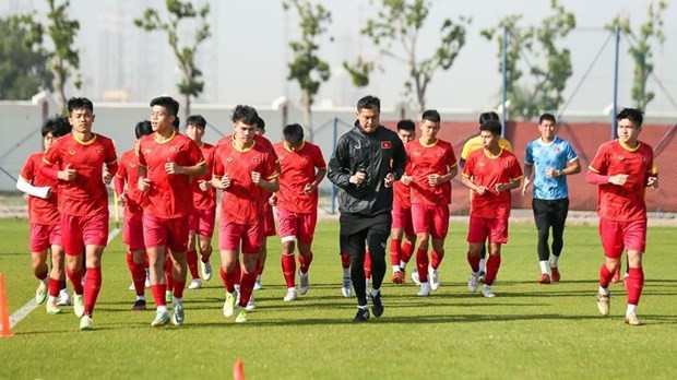 L’équipe nationale du Vietnam lors d'une séance d'entraînement, à Fergana, en Ouzbékistan. Photo : VNA.