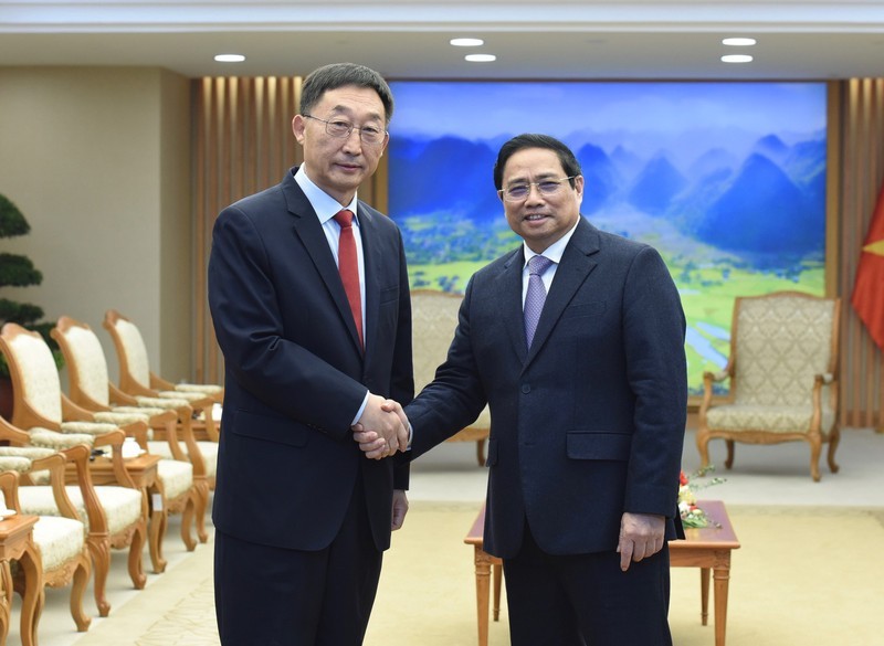 Le Premier ministre vietnamien, Pham Minh Chinh (à droite), et Liu Ning, secrétaire du Comité du Parti de la région autonome Zhuang du Guangxi (Chine). Photo : NDEL.