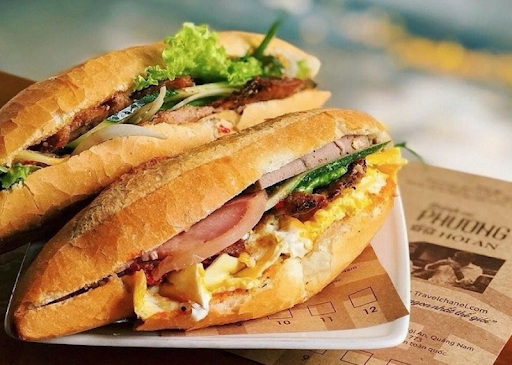 Le "bánh mì" est un aliment de rue pratique, délicieux et nutritif du Vietnam. Photo : booking.com