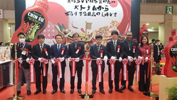La cérémonie de lancement de la collection d'épices Chin-su de Masan au Foodex Japan 2023. Photo : VNA.