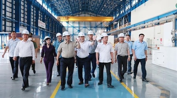 Le Premier ministre Pham Minh Chinh inspecte la production et la fourniture d'électricité à la compagnie thermoélectrique de Mông Duong. Photo : VNA.