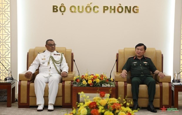 Le général de corps d’armée Hoang Xuan Chiên (à droite) et le colonel Eugene Dudley. Photo : QDND.vn