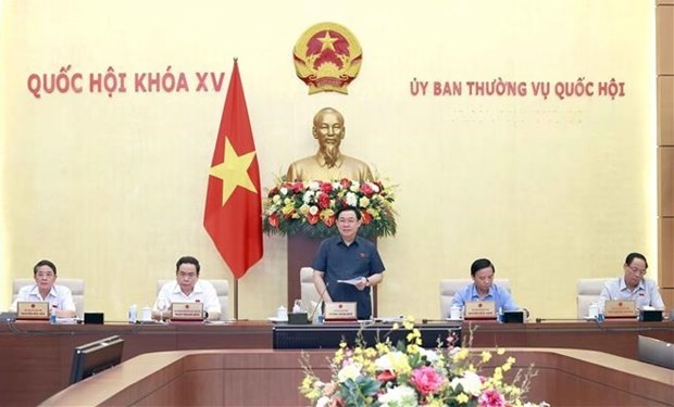 Le Président de l’Assemblée nationale vietnamienne, Vuong Dinh Huê (debout), lors de la session, le 12 juin. Photo : VNA.