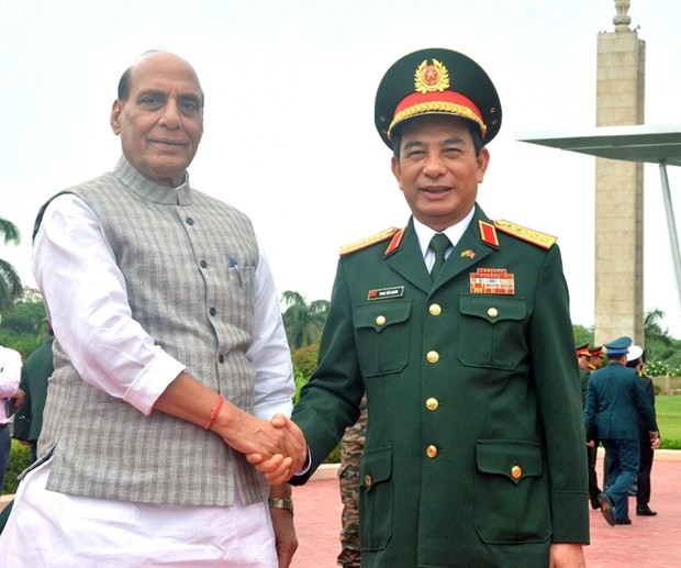 Le ministre indien de la Défense, Rajnath Singh (à gauche) et son homologue vietnamien, Phan Van Giang. Photo : qdnd.vn