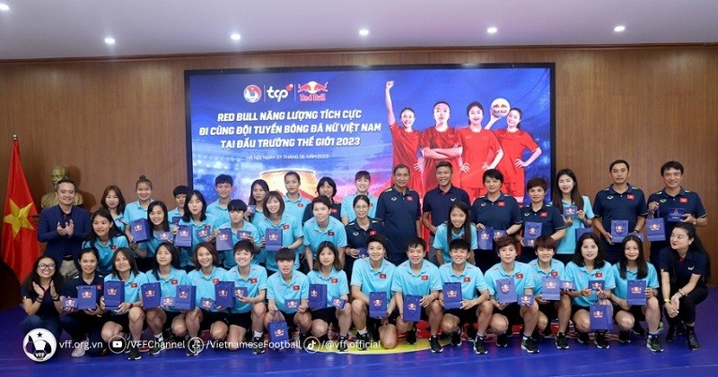 L'équipe vietnamienne est recompensée pour sa performance aux SEA Games 32. Photo : VFF.