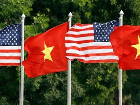 Drapeaux du Vietnam et des États-Unis. Photo : VNA.