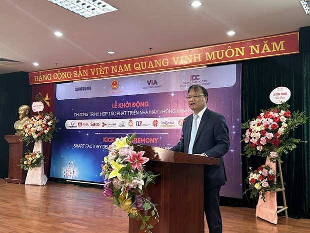 Dô Thang Hai, vice-ministre vietnamien de l’Industrie et du Commerce, prend la parole lors de la cérémonie de lancement. Photo : Congthuong. Photo : VNA.