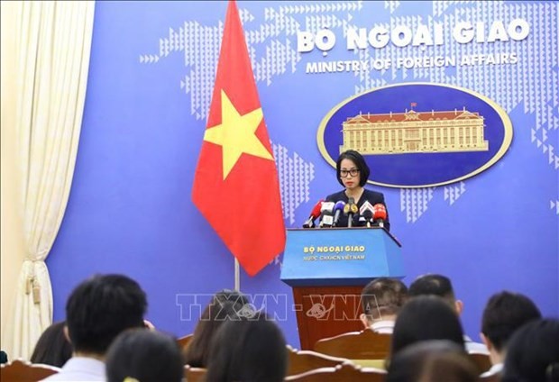 La porte-parole du Ministère vietnamien des AE, Pham Thu Hang, préside la conférence de presse périodique du ministère. Photo : VNA.