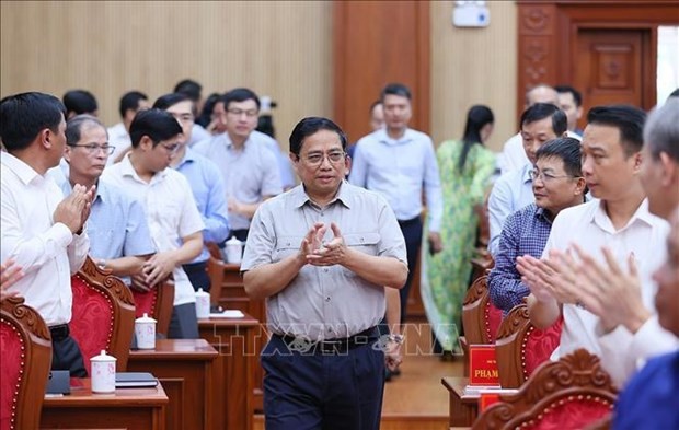 Le Premier ministre Pham Minh Chinh lors de la séance de travail avec la permanance du Comité du Parti de la province de Kon Tum. Photo: VNA