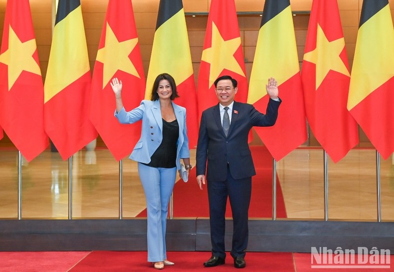 Le Présidente de l'Assemblée nationale du Vietnam, Vuong Dinh Huê, et la Présidente du Sénat de Belgique, Stephanie D'Hose. Photo : NDEL.