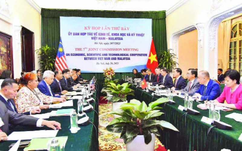 Lors de la 7e réunion de la Commission mixte de Coopération économique, scientifique et technique entre le Vietnam et la Malaisie en juillet 2023. Photo : NDEL.