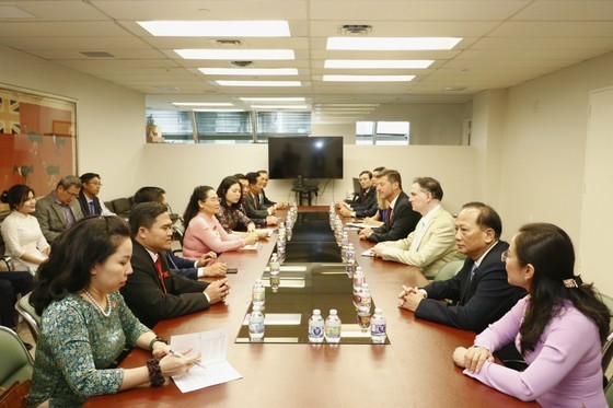 La délégation de Hô Chi Minh-Ville a eu une réunion avec des représentants de la ville de New York. Photo : saigongiaiphong.vn