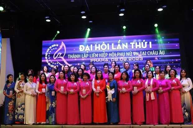 Le Congrès de création de l'Union des Associations des Femmes vietnamiennes de l’Europe. Photo : VNA.