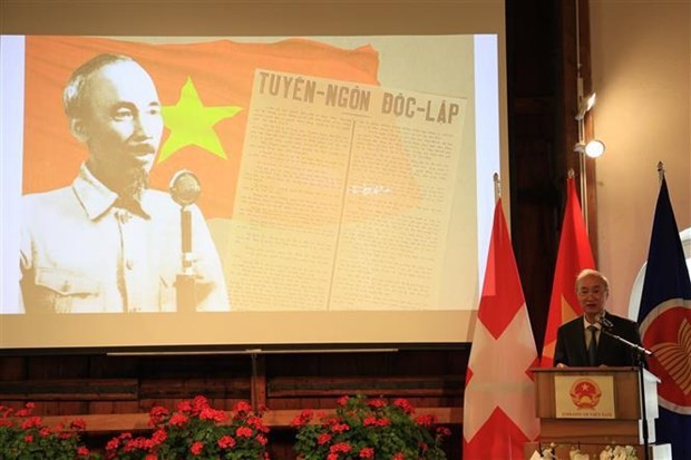 L'ambassadeur vietnamien en Suisse, Phung The Long, à la cérémonie. Photo: VNA