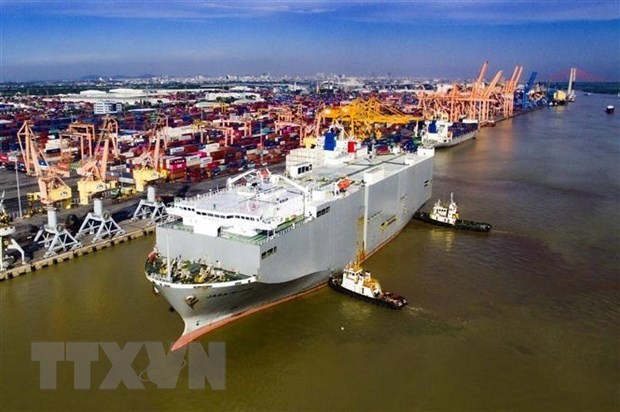 Le cargo K-LINE accoste au port de Tan Vu, Hai Phong. Photo : VNA