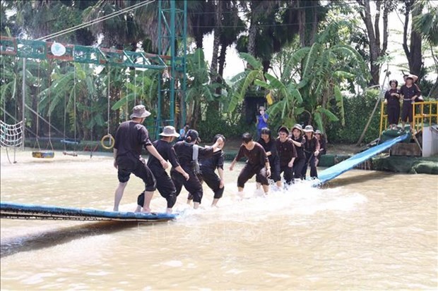 Un des jeux au programme intitulé "Familles vietnamiennes avec des étudiants lao et cambodgiens qui font des études dans la mégapole du Sud" en 2023. Photo: VNA